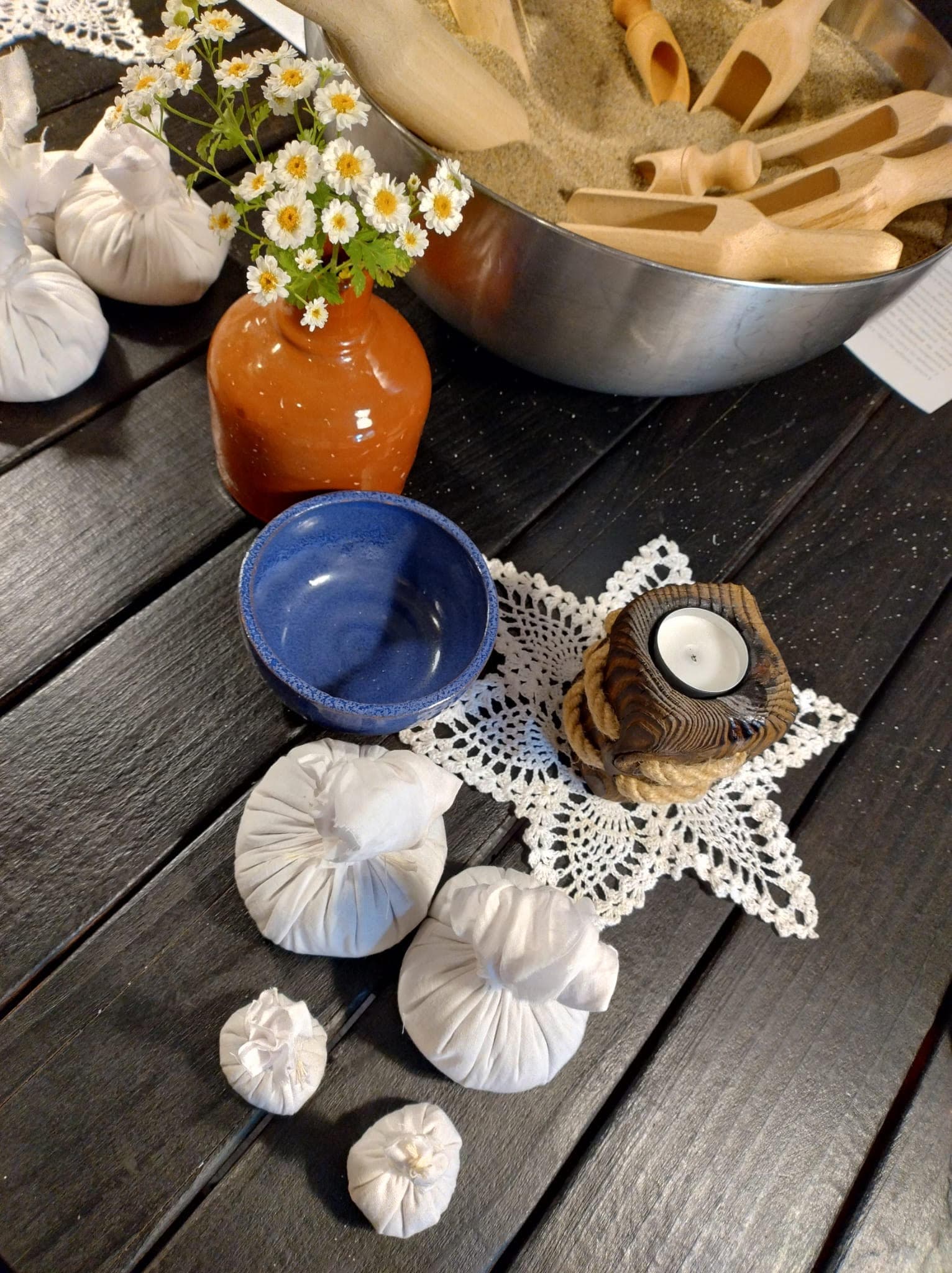 Masaż ciepłymi stemplami ziołowymi